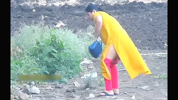 Indian Sex MMS with Women Pissing Outdoors